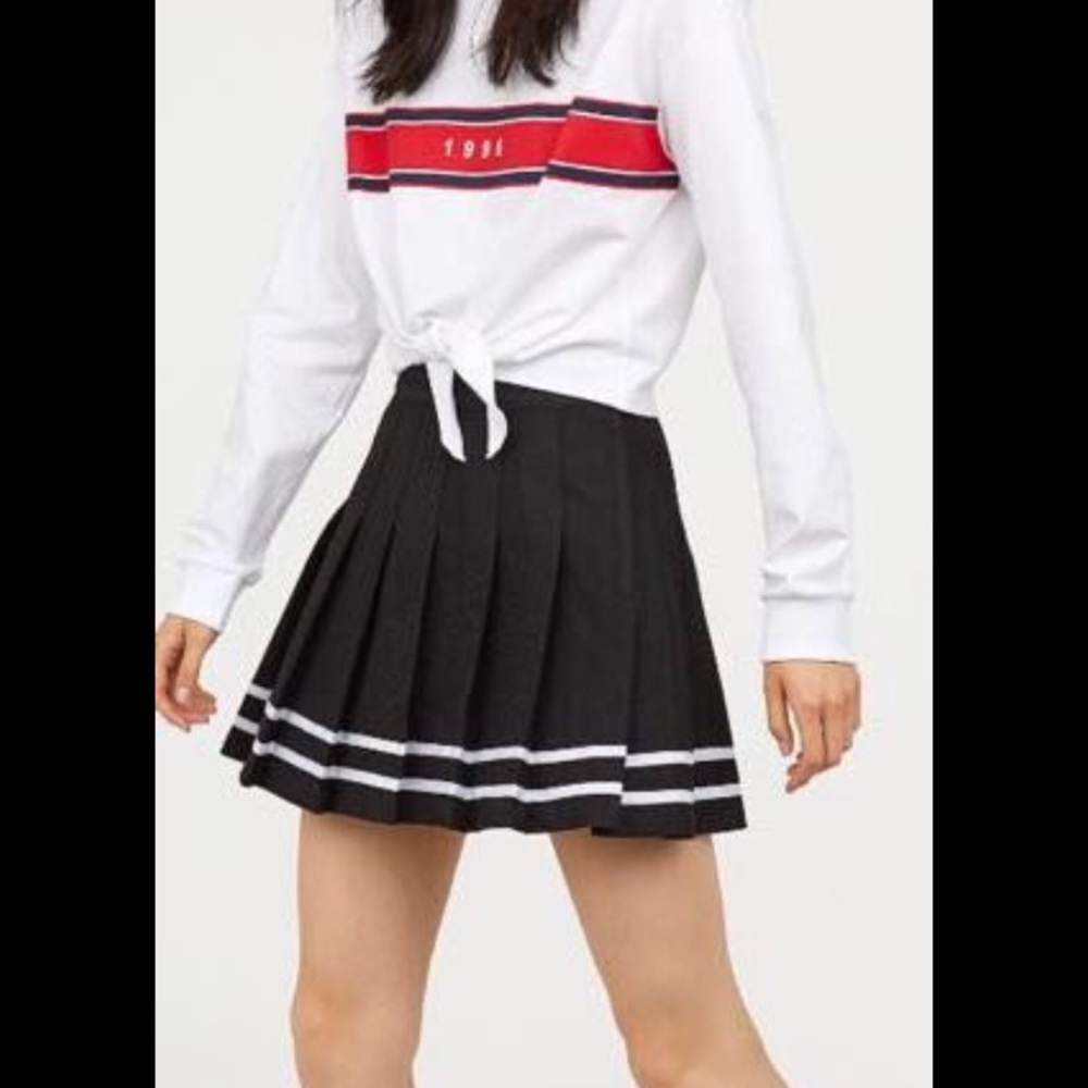 H&M Short Pleated Skirt